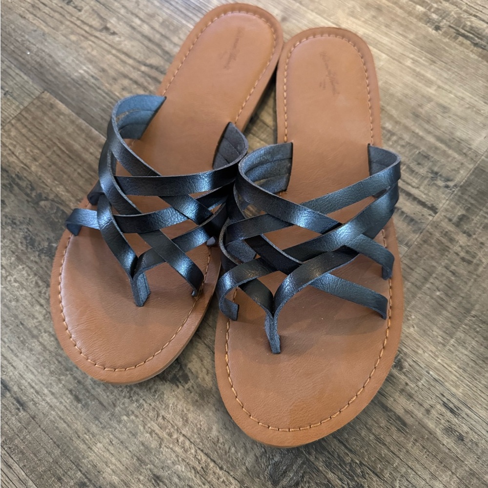Universal Thread Black and Tan Strappy Sandals